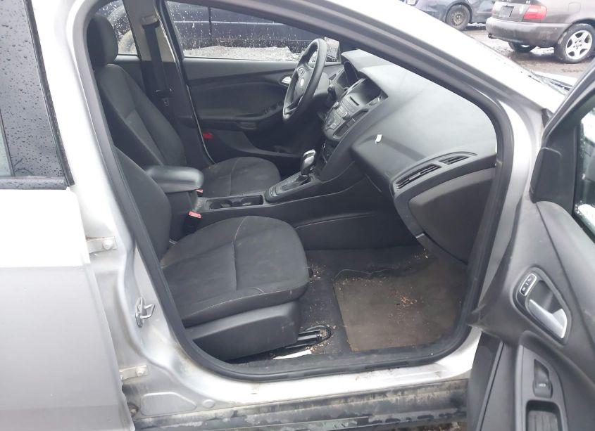 Photo 5 of 2015 Ford Focus SE (VIN 1FADP3K2XFL249688)