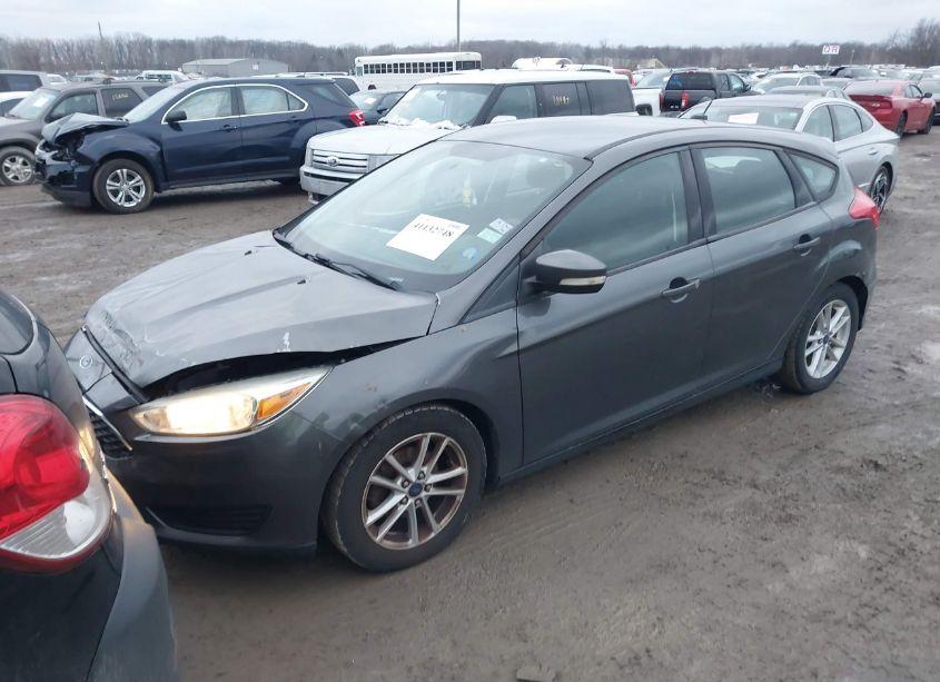 Photo 2 of 2015 Ford Focus SE (VIN 1FADP3K2XFL254115)