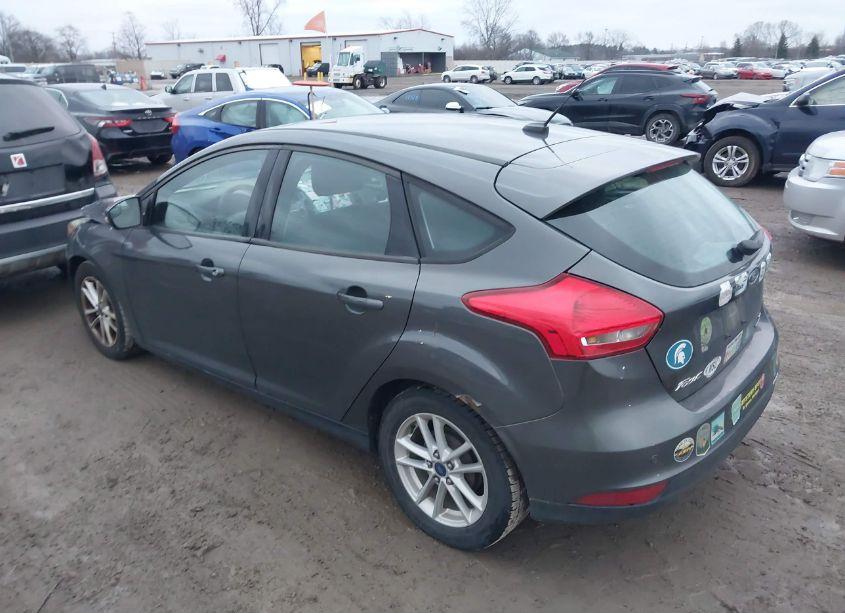 Photo 3 of 2015 Ford Focus SE (VIN 1FADP3K2XFL254115)