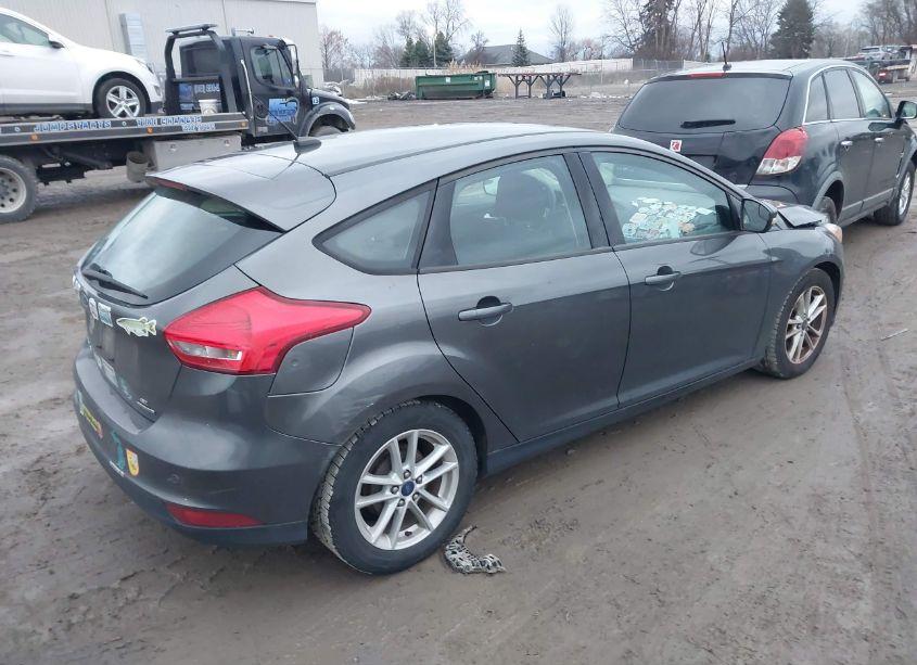Photo 4 of 2015 Ford Focus SE (VIN 1FADP3K2XFL254115)