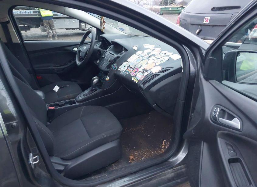 Photo 5 of 2015 Ford Focus SE (VIN 1FADP3K2XFL254115)