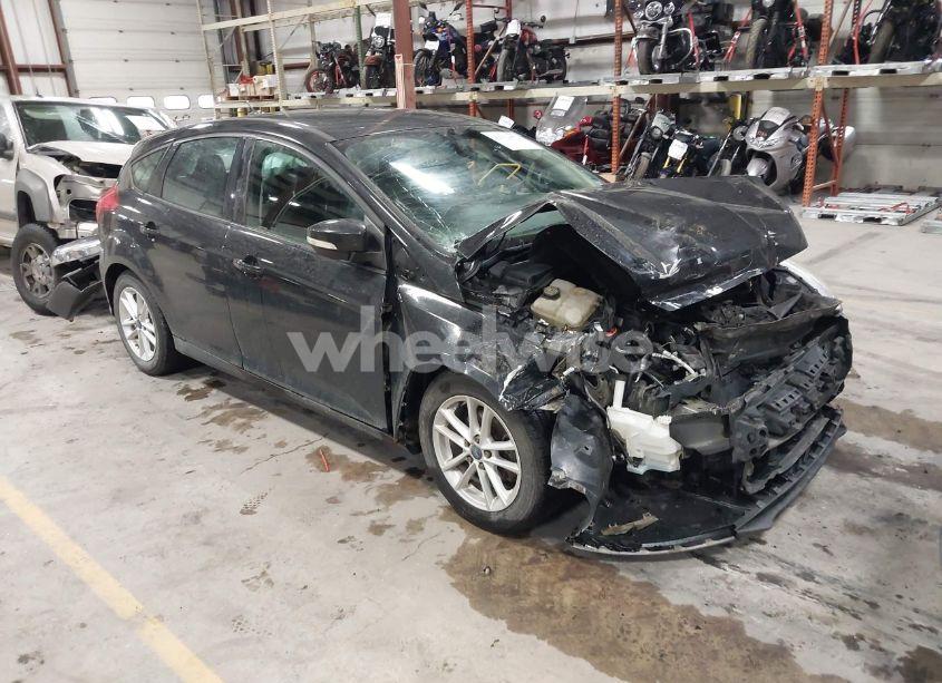 2015 Ford Focus SE (VIN 1FADP3K2XFL277426) main photo