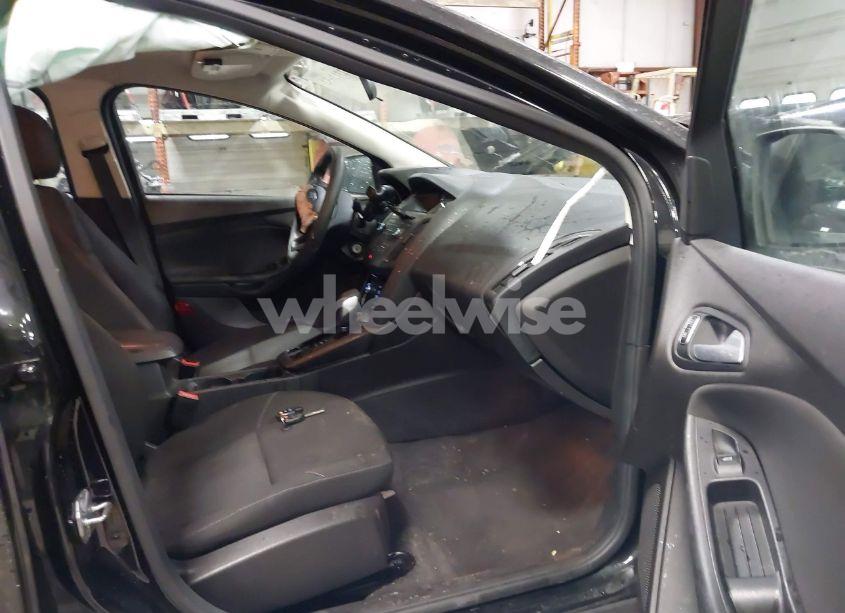 Photo 5 of 2015 Ford Focus SE (VIN 1FADP3K2XFL277426)