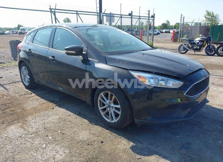 2015 Ford Focus SE (VIN 1FADP3K2XFL277491) main photo
