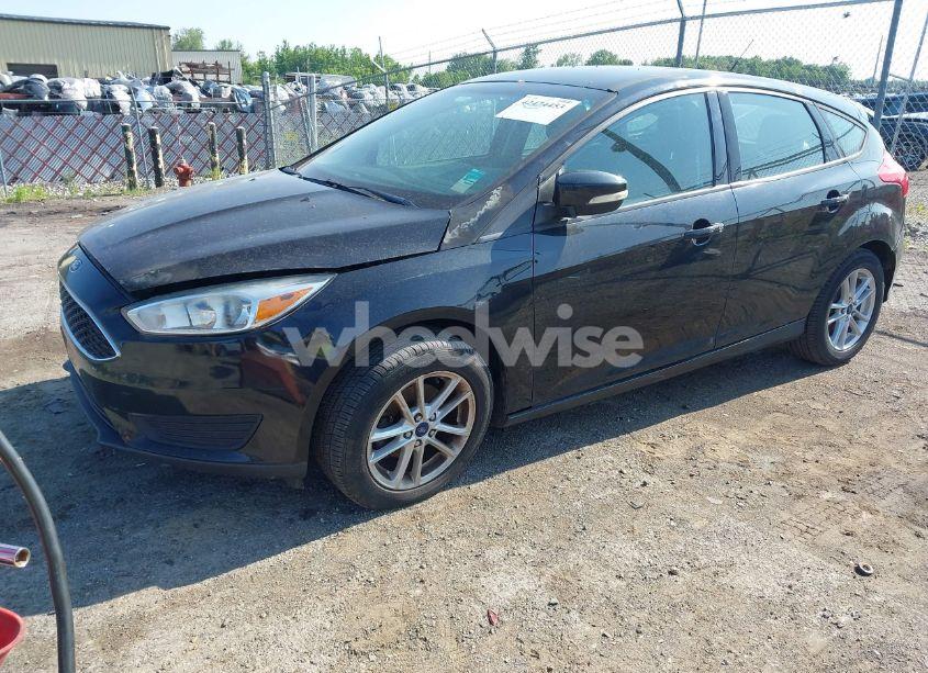Photo 2 of 2015 Ford Focus SE (VIN 1FADP3K2XFL277491)