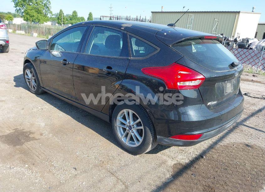 Photo 3 of 2015 Ford Focus SE (VIN 1FADP3K2XFL277491)