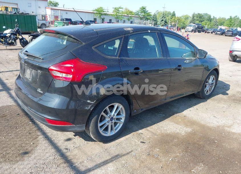Photo 4 of 2015 Ford Focus SE (VIN 1FADP3K2XFL277491)