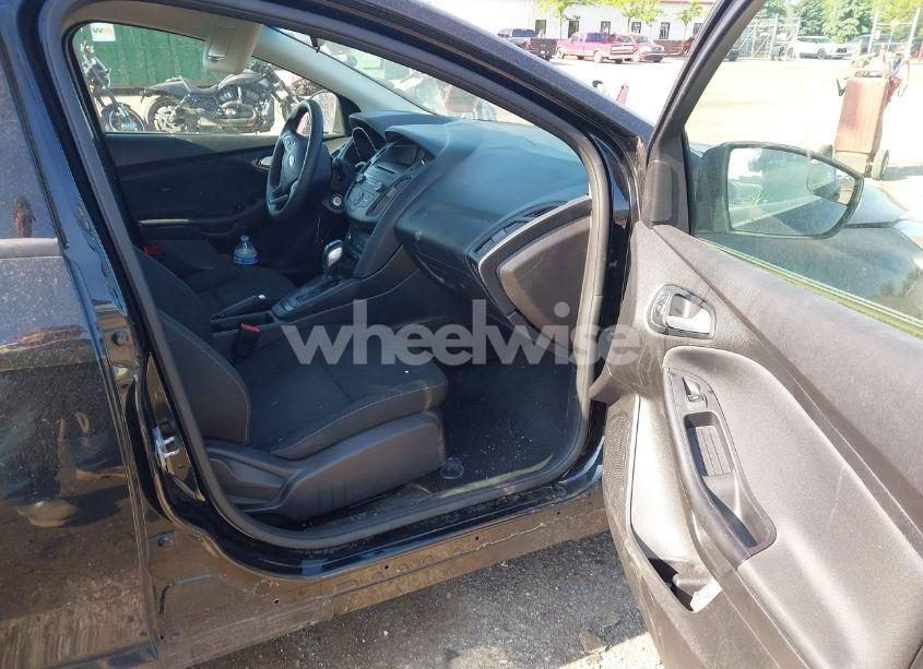 Photo 5 of 2015 Ford Focus SE (VIN 1FADP3K2XFL277491)