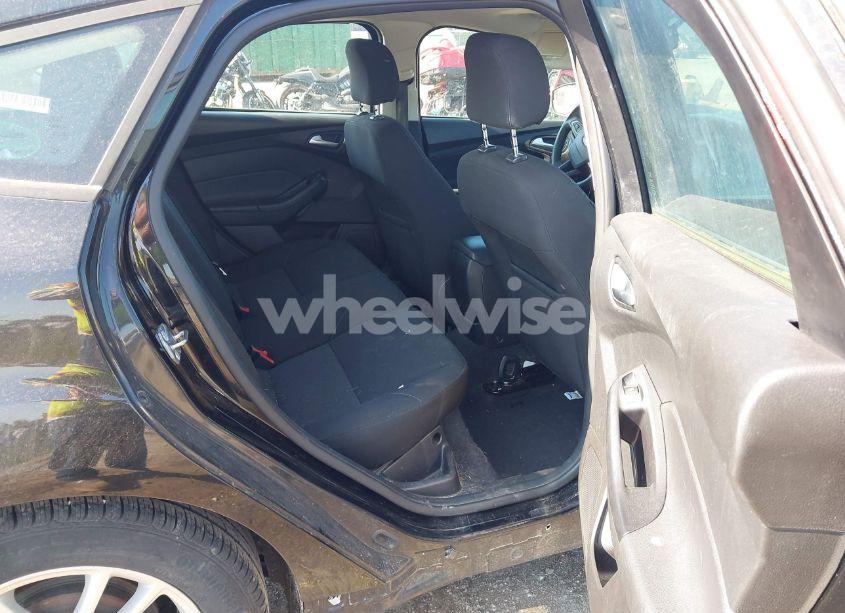 Photo 8 of 2015 Ford Focus SE (VIN 1FADP3K2XFL277491)