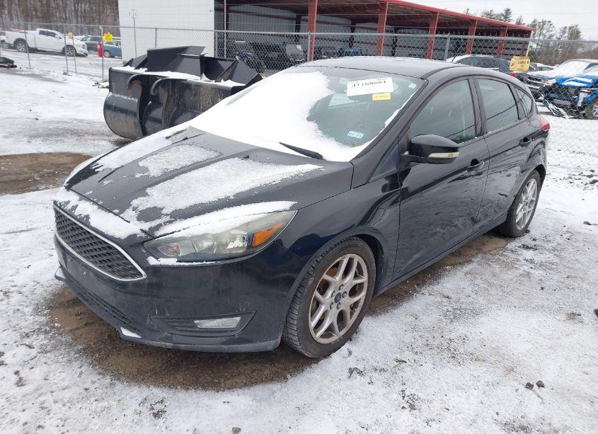 Photo 2 of 2015 Ford Focus SE (VIN 1FADP3K2XFL299605)