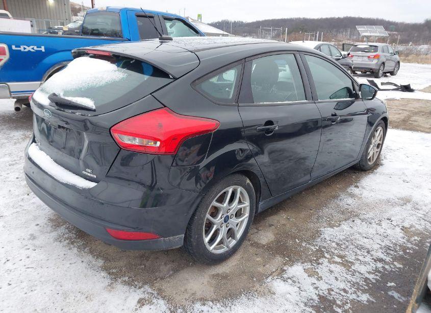 Photo 4 of 2015 Ford Focus SE (VIN 1FADP3K2XFL299605)
