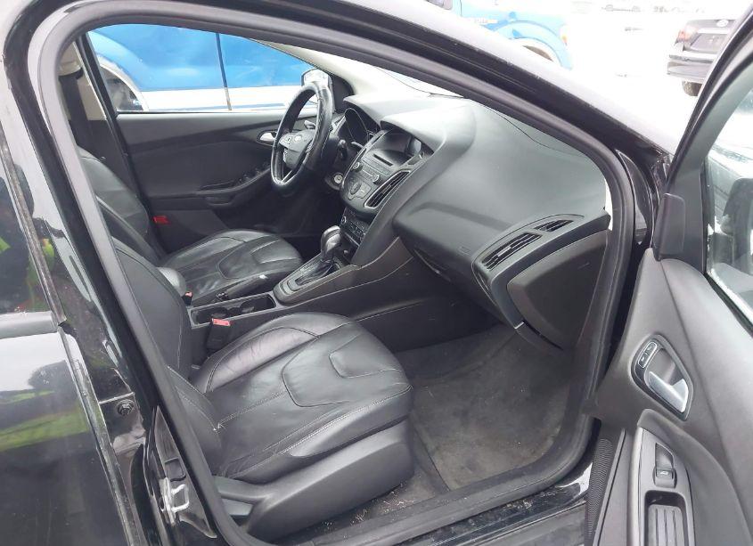 Photo 5 of 2015 Ford Focus SE (VIN 1FADP3K2XFL299605)