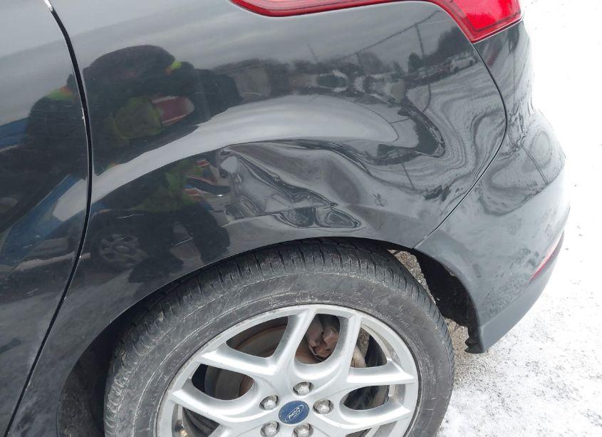 Photo 6 of 2015 Ford Focus SE (VIN 1FADP3K2XFL299605)