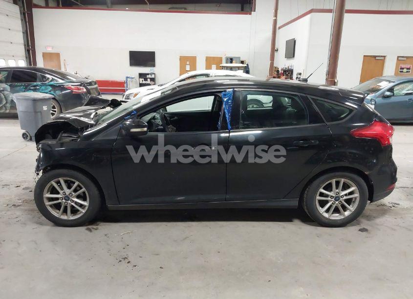 Photo 14 of 2015 Ford Focus SE (VIN 1FADP3K2XFL307881)