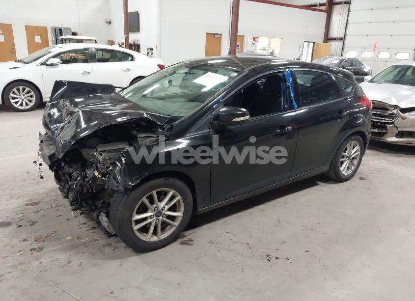 Photo 2 of 2015 Ford Focus SE (VIN 1FADP3K2XFL307881)