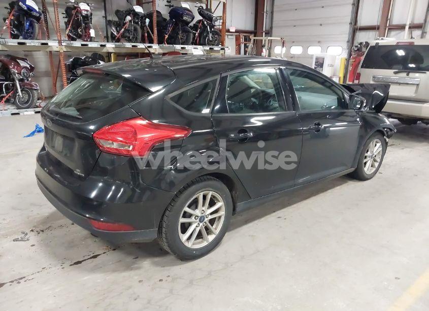 Photo 4 of 2015 Ford Focus SE (VIN 1FADP3K2XFL307881)
