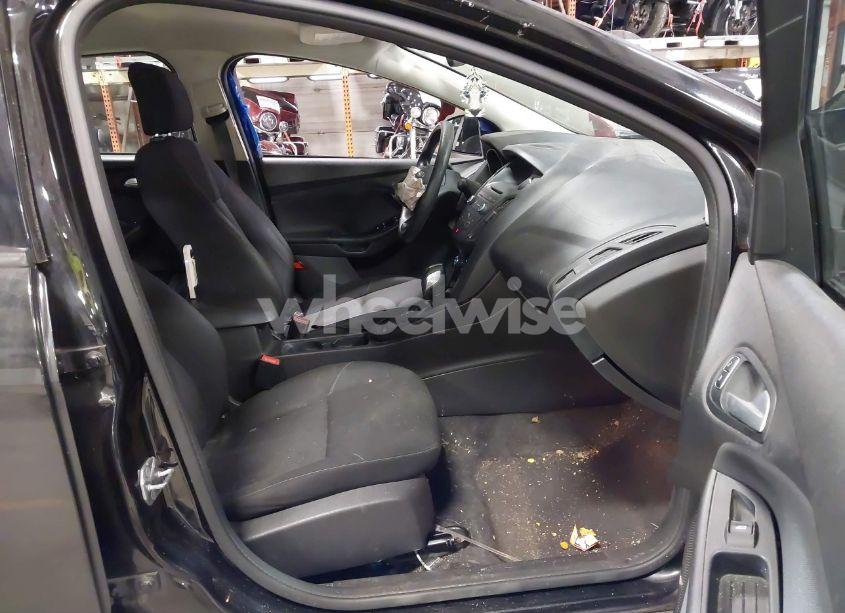 Photo 5 of 2015 Ford Focus SE (VIN 1FADP3K2XFL307881)