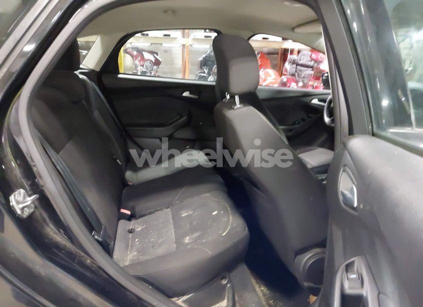Photo 8 of 2015 Ford Focus SE (VIN 1FADP3K2XFL307881)