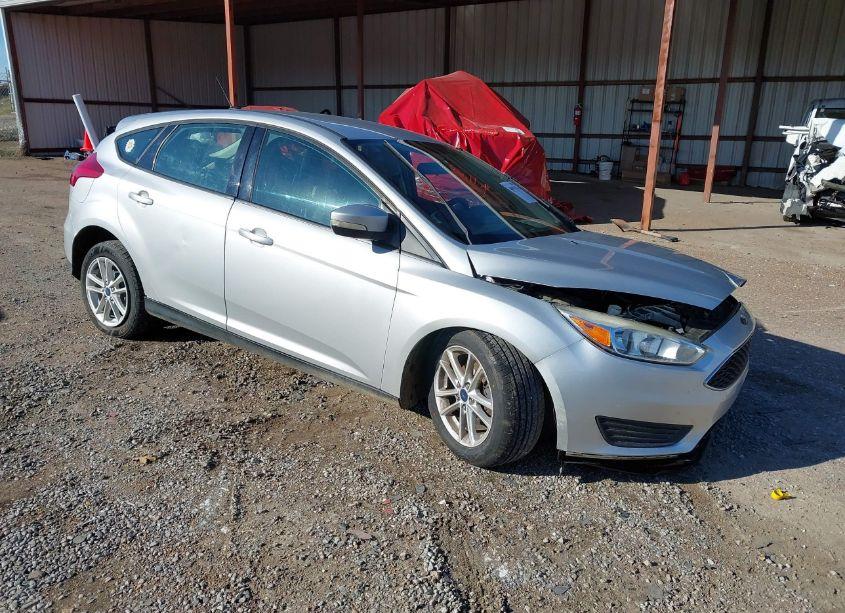 2015 Ford Focus SE (VIN 1FADP3K2XFL315639) main photo