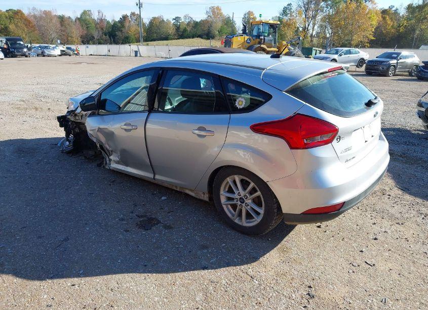 Photo 3 of 2015 Ford Focus SE (VIN 1FADP3K2XFL315639)