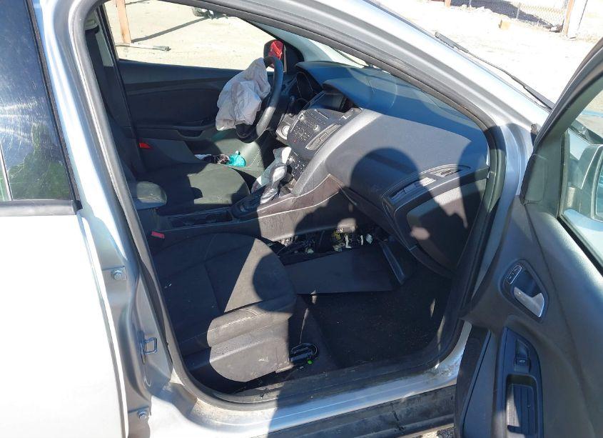 Photo 5 of 2015 Ford Focus SE (VIN 1FADP3K2XFL315639)