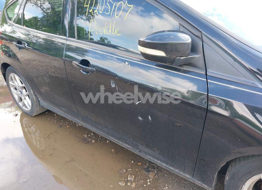 Photo 16 of 2015 Ford Focus SE (VIN 1FADP3K2XFL319559)