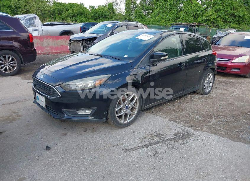 Photo 2 of 2015 Ford Focus SE (VIN 1FADP3K2XFL319559)