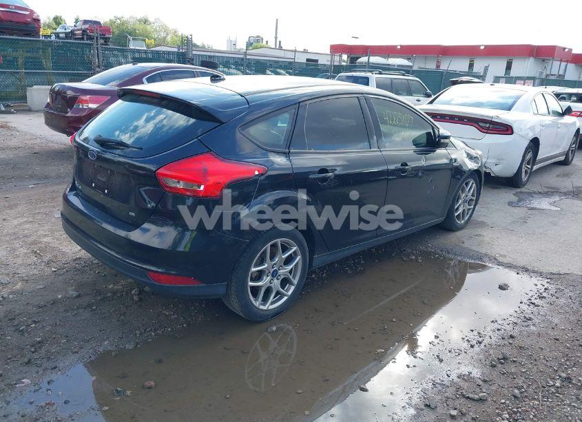 Photo 4 of 2015 Ford Focus SE (VIN 1FADP3K2XFL319559)