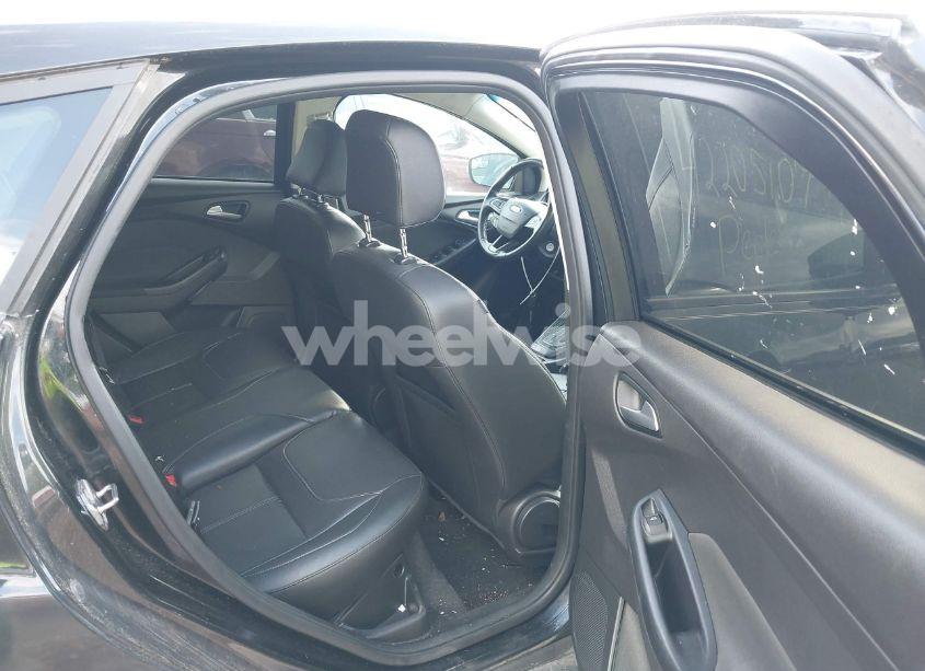 Photo 8 of 2015 Ford Focus SE (VIN 1FADP3K2XFL319559)