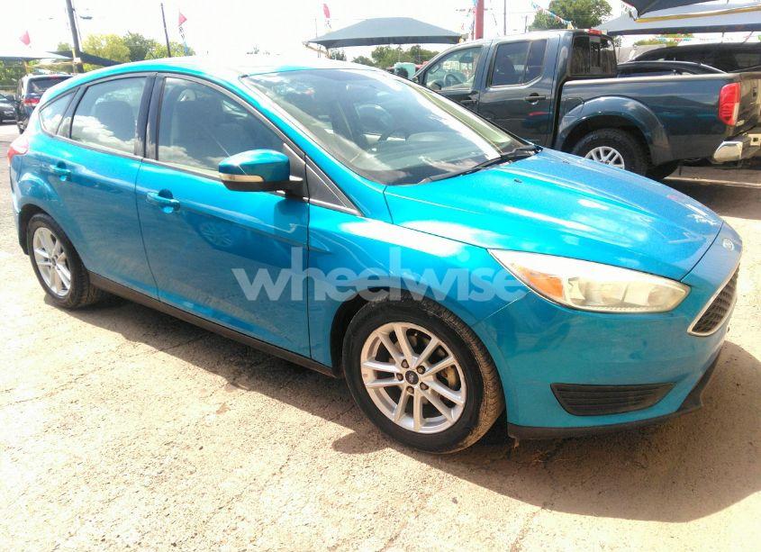2015 Ford Focus SE (VIN 1FADP3K2XFL327192) main photo