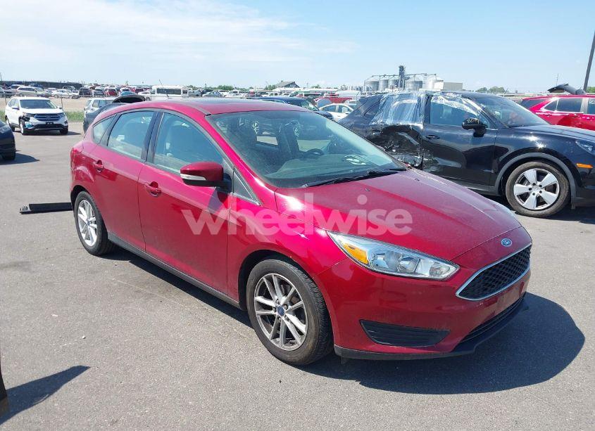 2015 Ford Focus SE (VIN 1FADP3K2XFL341321) main photo