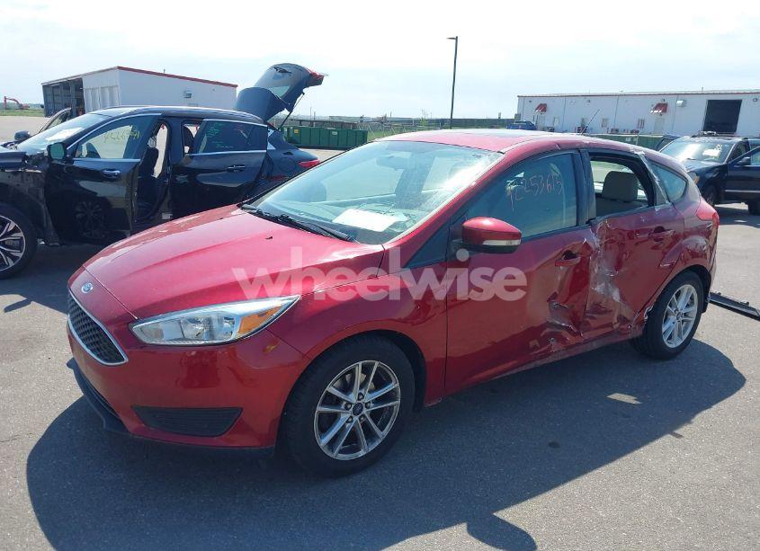 Photo 2 of 2015 Ford Focus SE (VIN 1FADP3K2XFL341321)