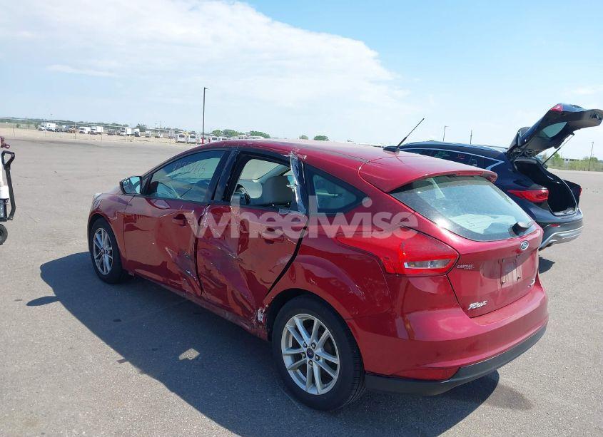 Photo 3 of 2015 Ford Focus SE (VIN 1FADP3K2XFL341321)