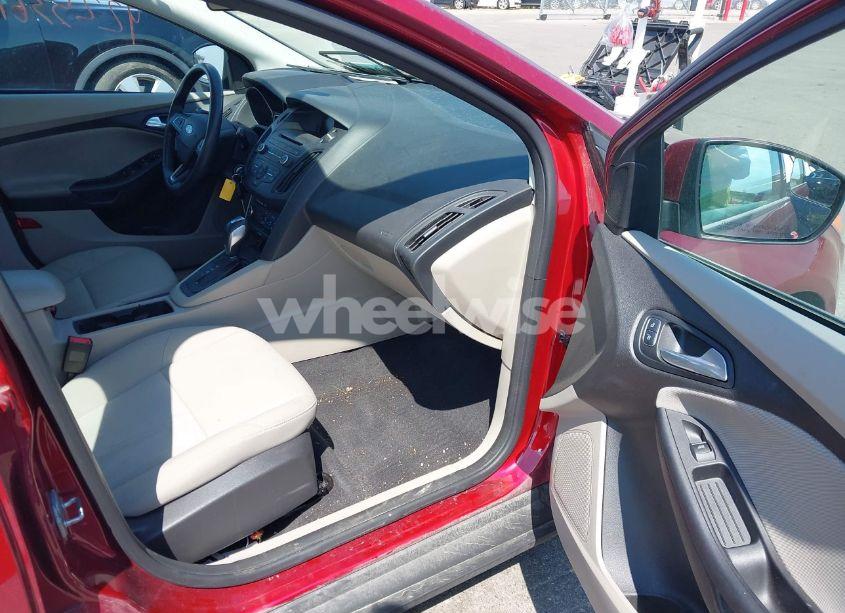 Photo 5 of 2015 Ford Focus SE (VIN 1FADP3K2XFL341321)