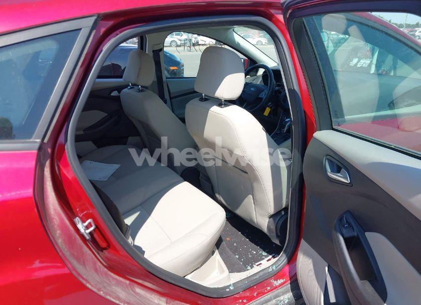 Photo 8 of 2015 Ford Focus SE (VIN 1FADP3K2XFL341321)