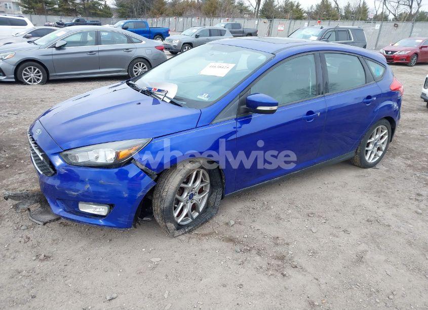 Photo 2 of 2015 Ford Focus SE (VIN 1FADP3K2XFL345952)