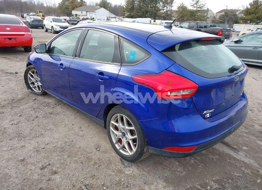 Photo 3 of 2015 Ford Focus SE (VIN 1FADP3K2XFL345952)