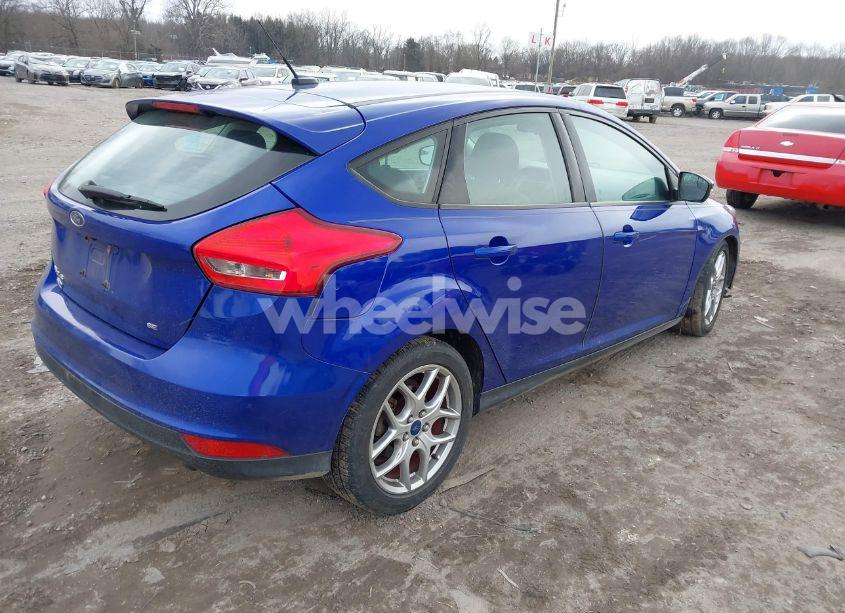 Photo 4 of 2015 Ford Focus SE (VIN 1FADP3K2XFL345952)