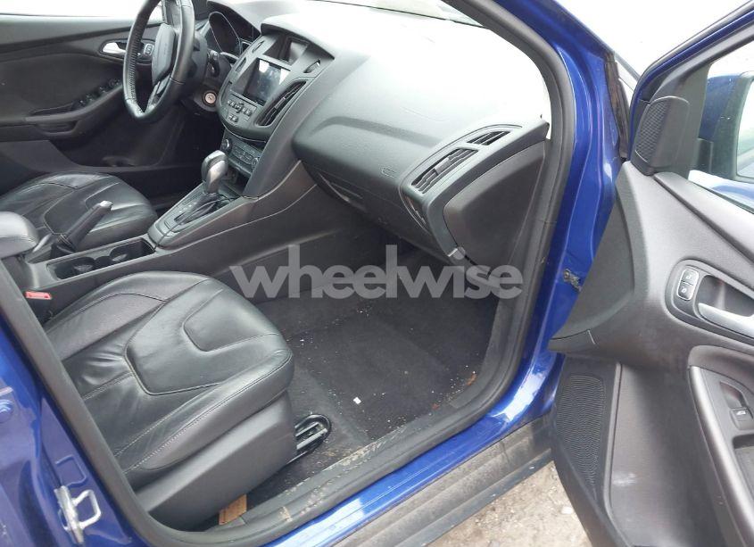 Photo 5 of 2015 Ford Focus SE (VIN 1FADP3K2XFL345952)