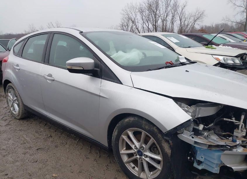 Photo 14 of 2015 Ford Focus SE (VIN 1FADP3K2XFL368132)