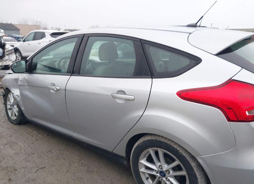 Photo 15 of 2015 Ford Focus SE (VIN 1FADP3K2XFL368132)
