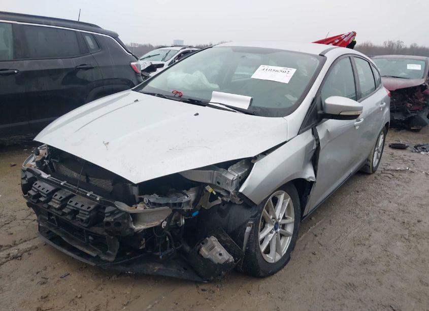 Photo 2 of 2015 Ford Focus SE (VIN 1FADP3K2XFL368132)