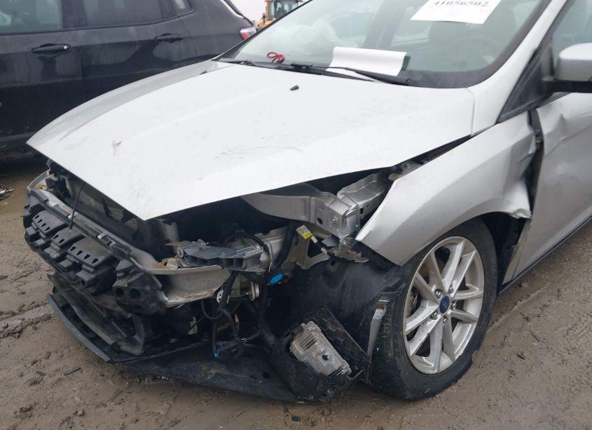 Photo 6 of 2015 Ford Focus SE (VIN 1FADP3K2XFL368132)