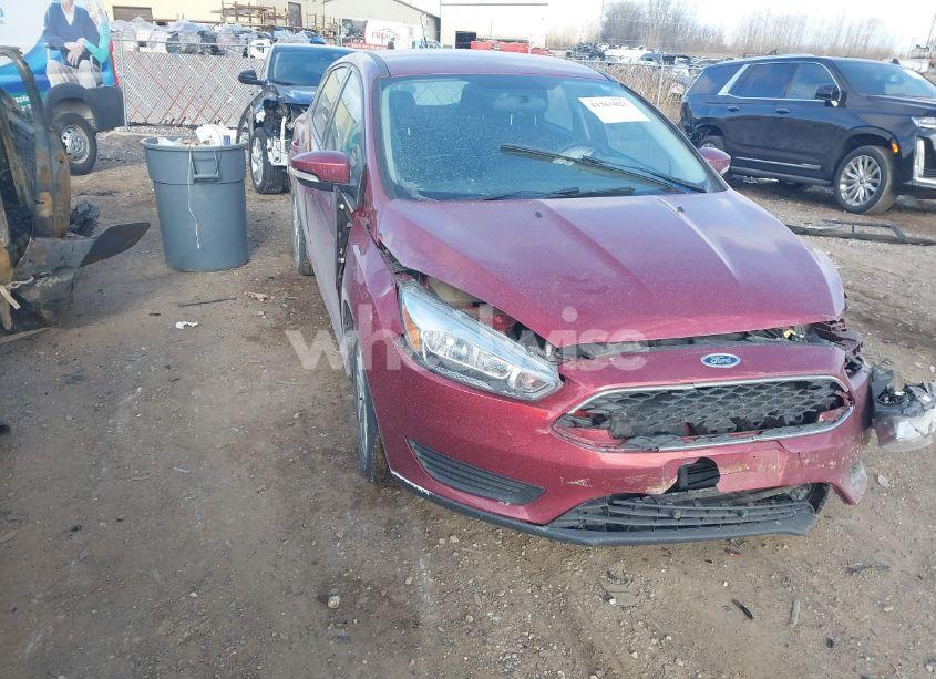 2015 Ford Focus SE (VIN 1FADP3K2XFL383438) main photo