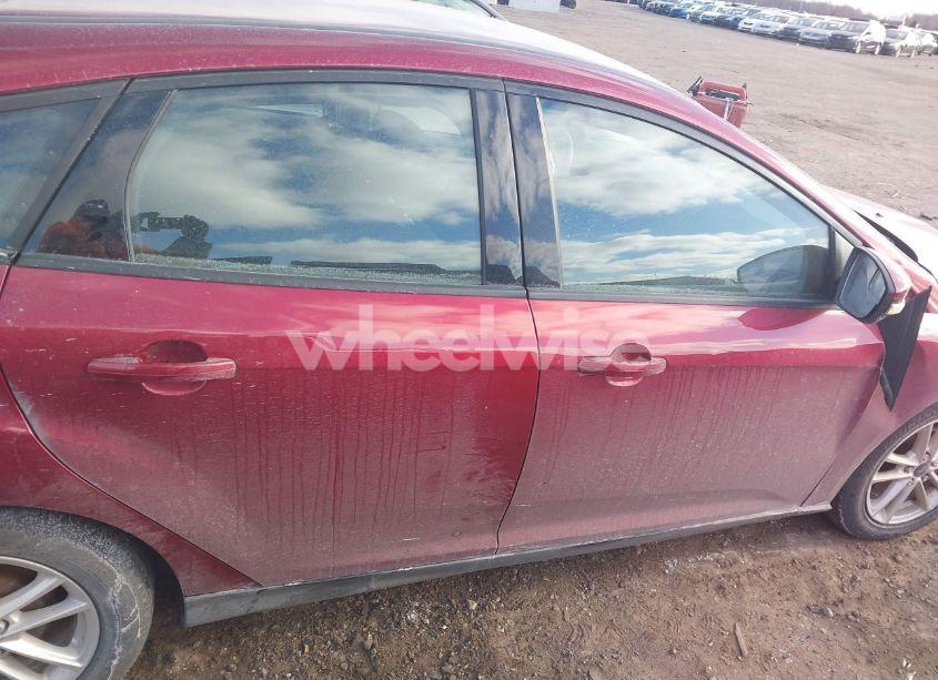 Photo 13 of 2015 Ford Focus SE (VIN 1FADP3K2XFL383438)