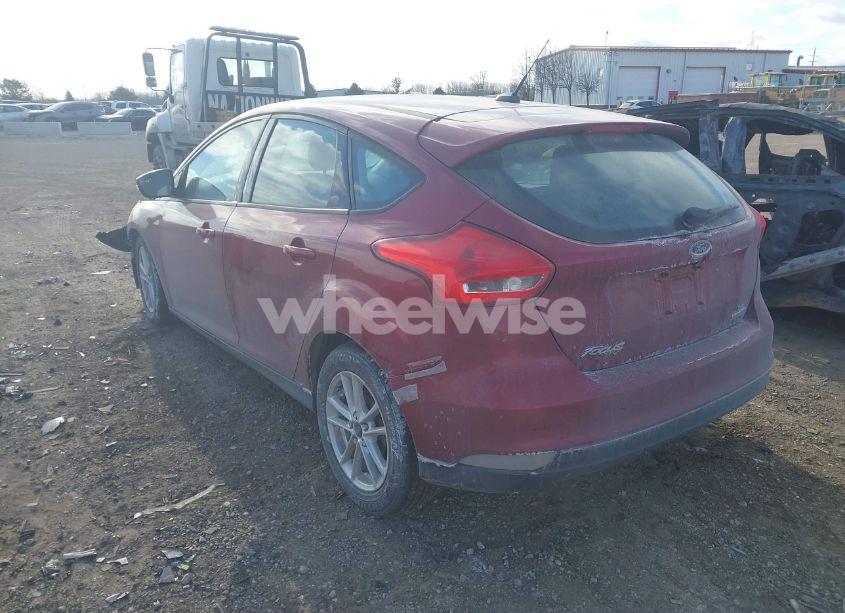Photo 3 of 2015 Ford Focus SE (VIN 1FADP3K2XFL383438)