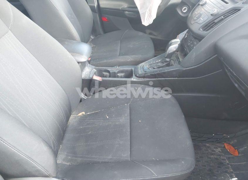 Photo 5 of 2015 Ford Focus SE (VIN 1FADP3K2XFL383438)