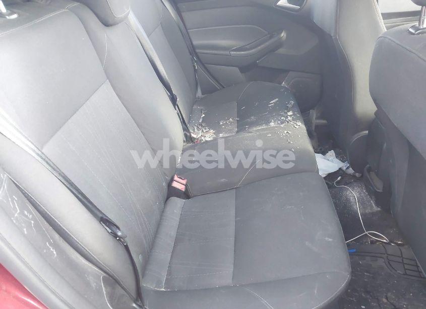 Photo 8 of 2015 Ford Focus SE (VIN 1FADP3K2XFL383438)