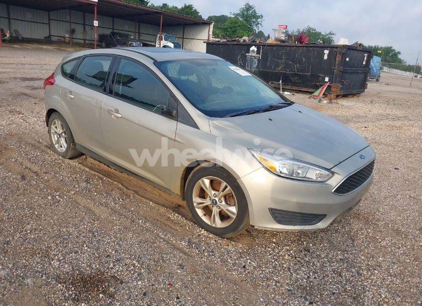 2016 Ford Focus SE (VIN 1FADP3K2XGL216532) main photo