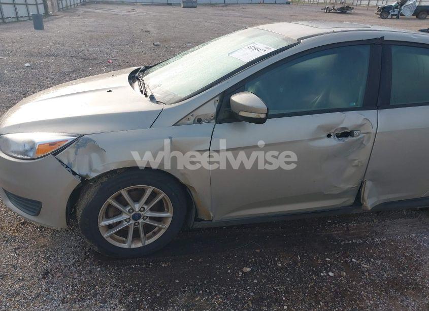 Photo 12 of 2016 Ford Focus SE (VIN 1FADP3K2XGL216532)